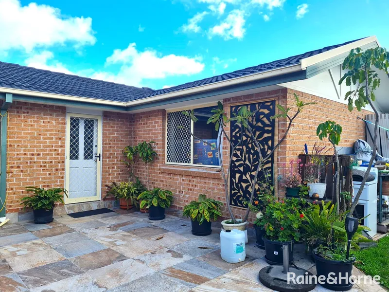 COZY ONE BEDROOM GRANNY FLAT CLOSE TO EVERYTHING IN INGLEBURN! FULLY FURNISHED!