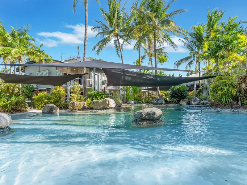 PET FRIENDLY - GROUND FLOOR APARTMENT - ONLY MINUTES TO THE BEACHFRONT