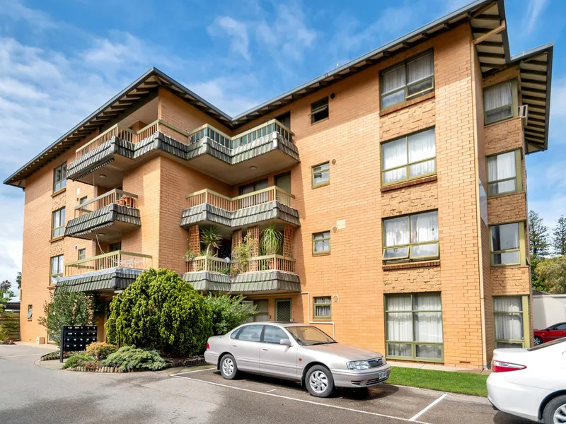 POSITION PERFECT, WALK TO EVERYTHING THE BAY HAS TO OFFER ! CURRENTLY TENANTED $245 PW 