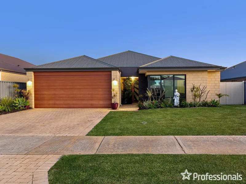 MODERN EASY-CARE HOME WITH SIDE ACCESS