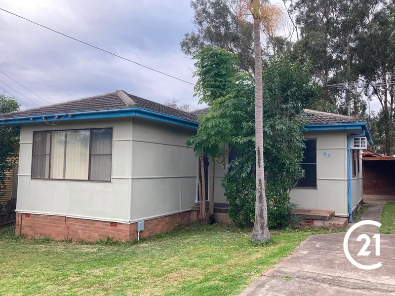 CENTRAL LOCATION - SHORT DRIVE TO TRAIN STATION