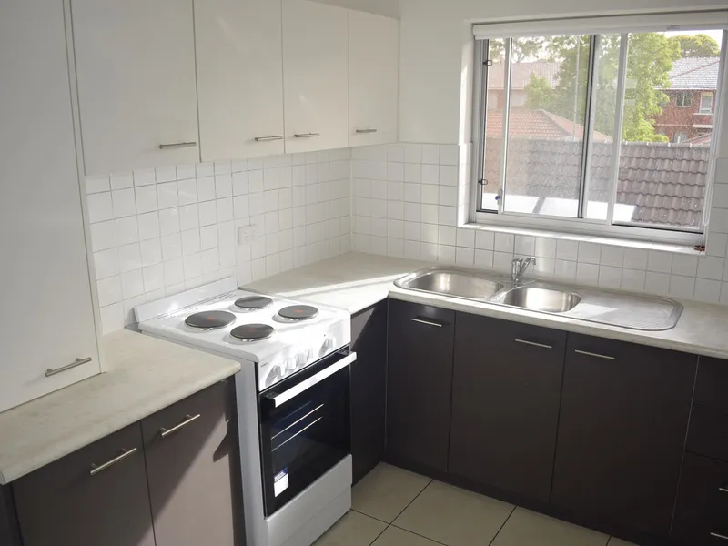 12 Month Lease With 1 Month Free! Beautiful Security Building + Parking