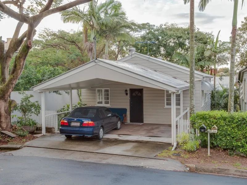 CUTE CHARACTER COTTAGE – IN THE HEART OF THE RED HILL CAFÉ PRECINCT