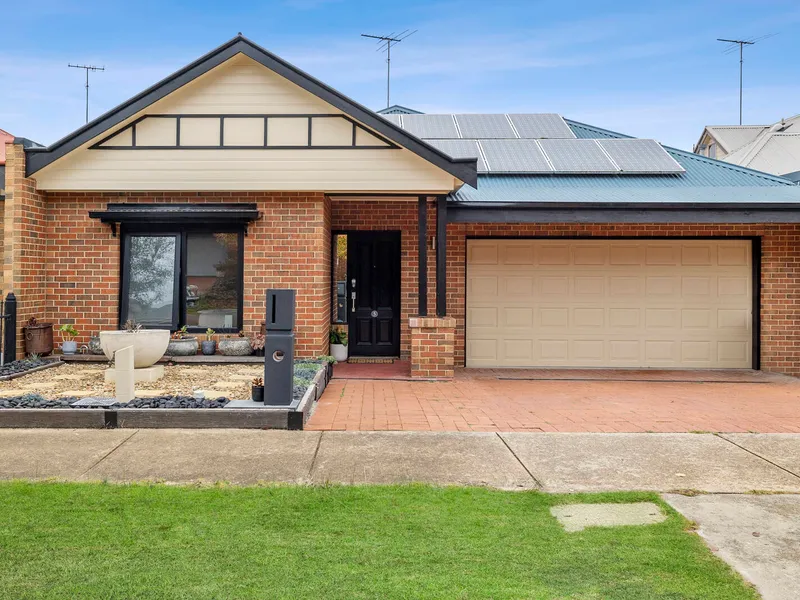 Stunning Contemporary Living in Idyllic Surrounds!