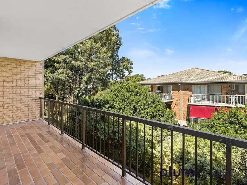 Prime Location with a Pool!