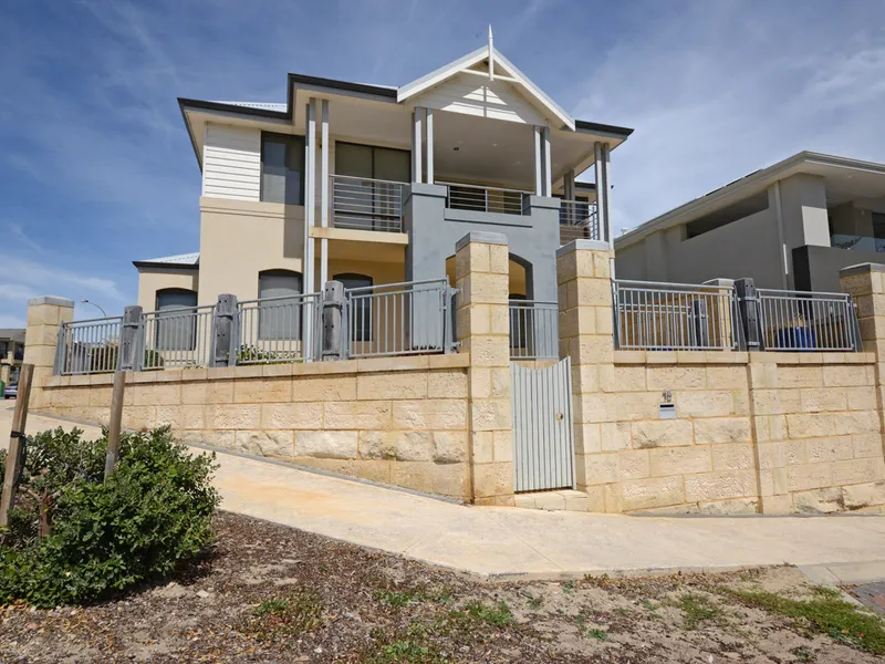 HOP, SKIP AND A JUMP TO MINDARIE MARINA!