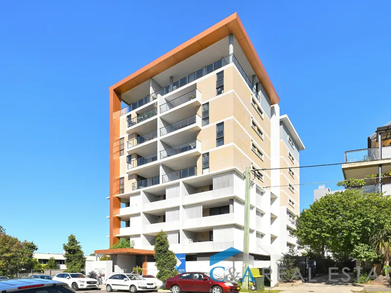 Huge 2 Bedroom Unit - Level 7! Panoramic views!!