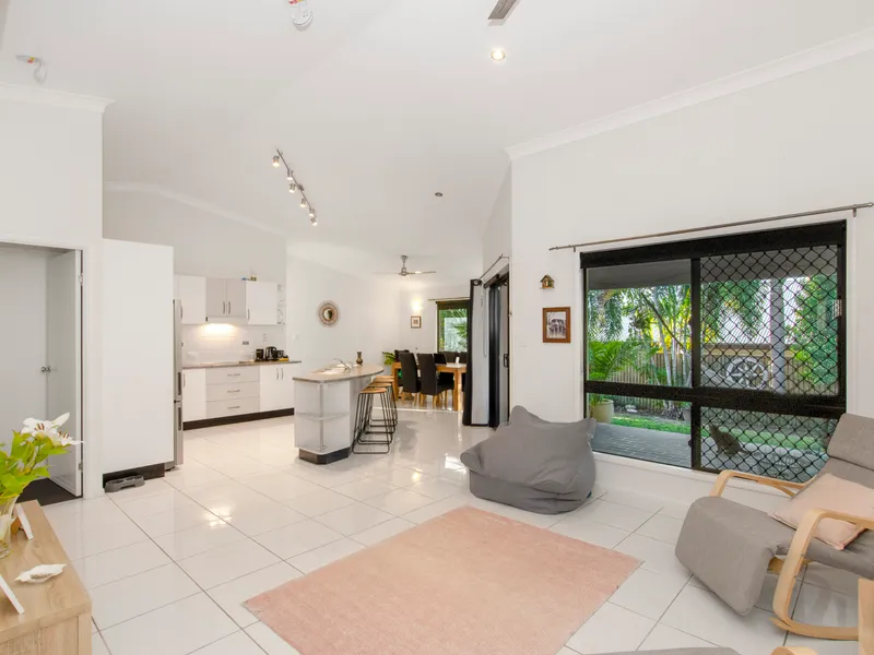 4 Bedroom Family Home Near The Beach