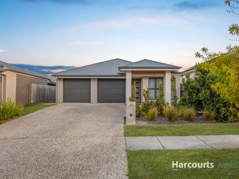 Exceptional Duplex in Logan Reserve - Perfect for Dual Living or Investment Opportunity!