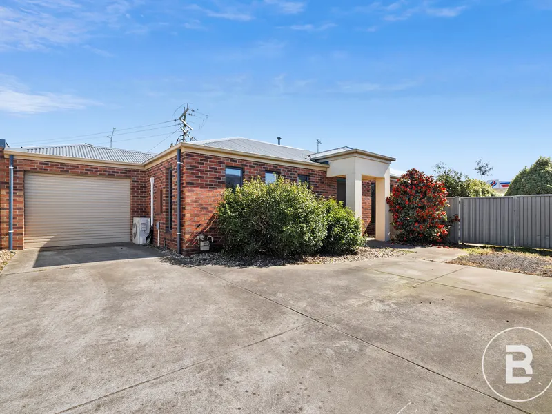 WELCOME TO YOUR PERFECTLY MAINTAINED HOME IN MITCHELL PARK!