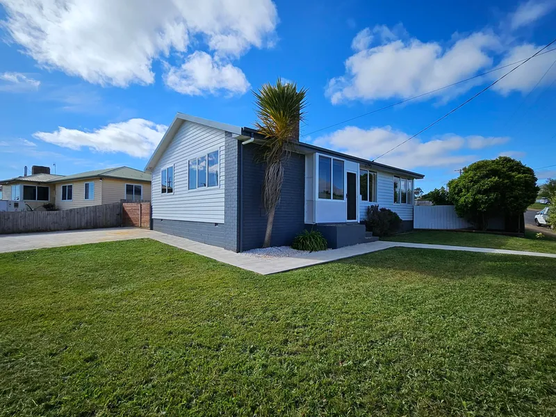 Charming 3-Bedroom Family Home in Acton - Available Now!
