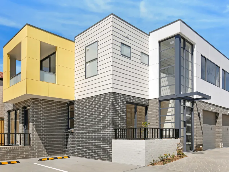 SPACIOUS TOWNHOUSE LOCATED IN THE NORTHERN SUBURBS