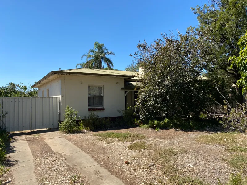 3 BEDROOM DUPLEX ClOSE TO SHOPS, SCHOOL & TRANSPORT