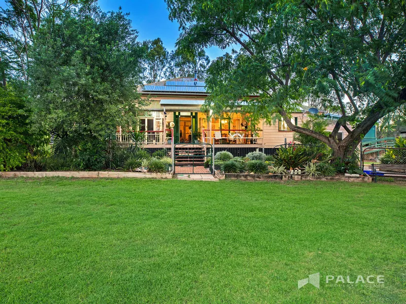 HORSE LOVERS HOMESTEAD + DUAL LIVING POTENTIAL ON 10.25 ACRES!!