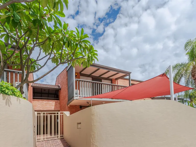 Two bedroom One Bathroom Apartment in Great Location