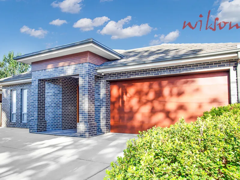 Superb Family - Entertainer Lifestyle - 4 bedrooms 3 ensuite bathrooms and home cinema!