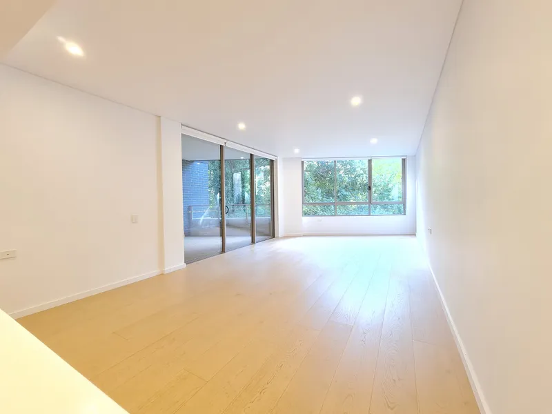 Super Spacious NE Facing One Bedroom + Study Room Apartment - Close to Train, Parks and shops