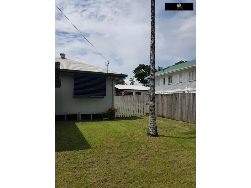 INNER CITY 2 BEDROOM DUPLEX - YARD MAINTENANCE & WATER INCLUDED