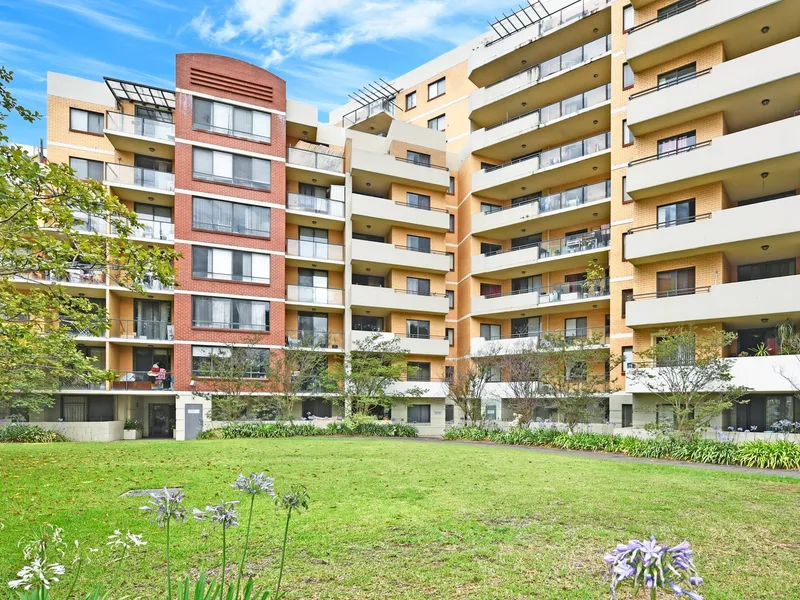 TWO BEDROOM APARTMENT CLOSE TO TRAIN STATION！！