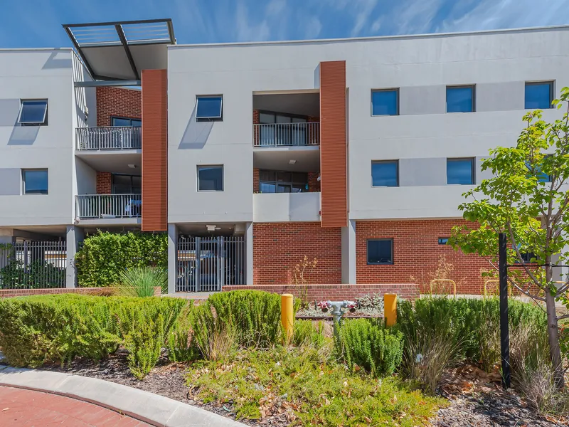 Modern 2 Bedroom, 2 Bathroom Second Floor Apartment