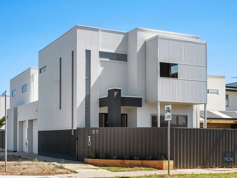 Trendy well positioned Townhouse