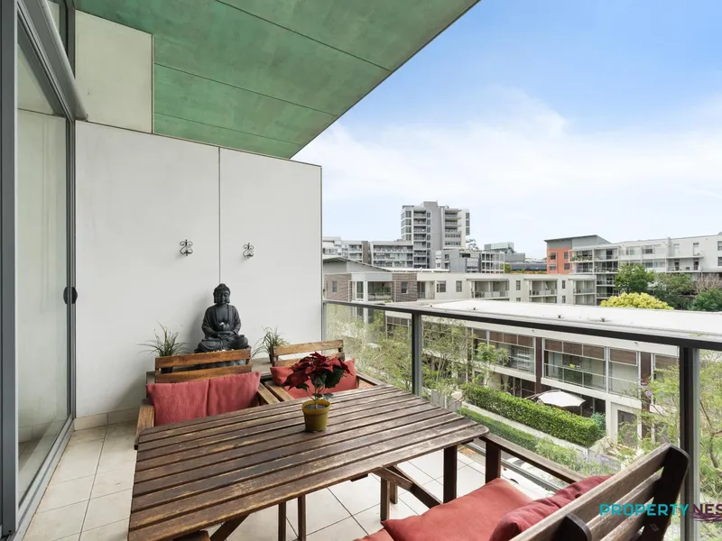 Modern Waterfront Living in a Prime Lifestyle Location!