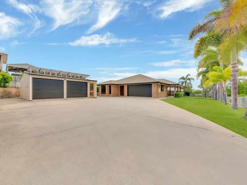 PRIVATE FAMILY HOME + SHED + SOLAR