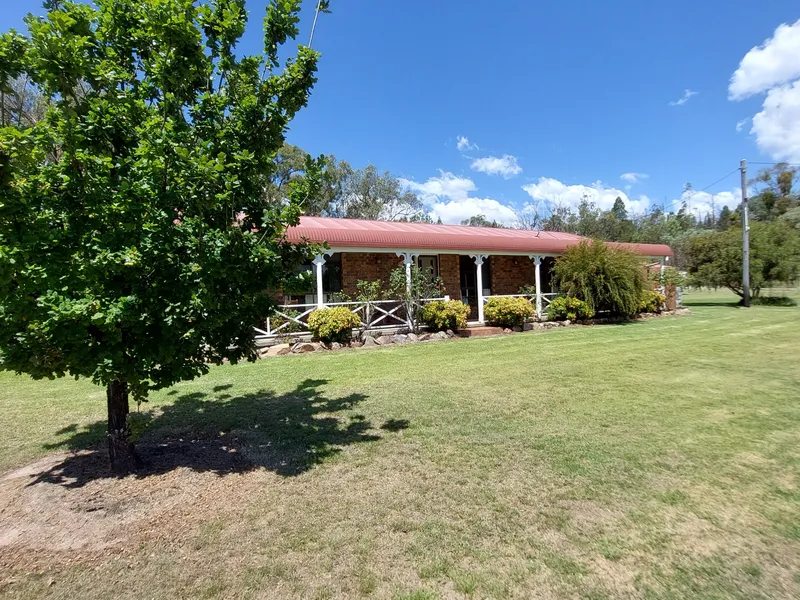 Spotless 3 Bedroom Brick on 5 Acres