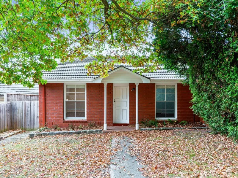 Modern easy-care living in quiet court.