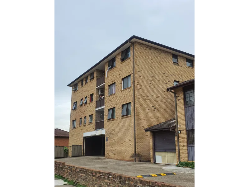 Clean & Tidy Unit Available Now 