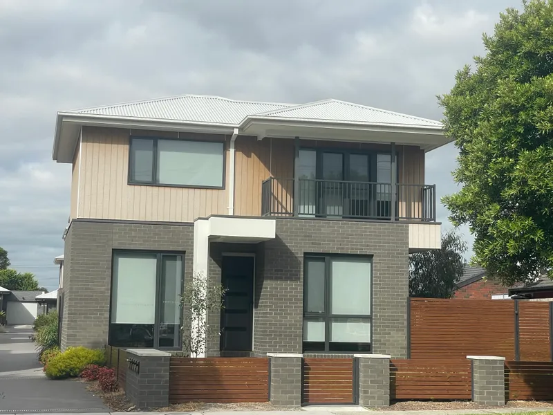 Modern and Spacious 4 Bedroom Townhouse