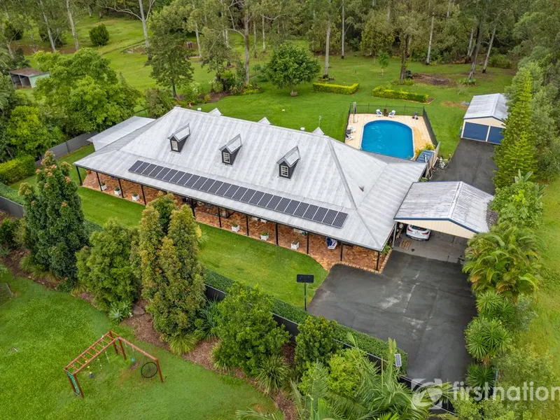 OPULENT ACREAGE DUAL LIVING