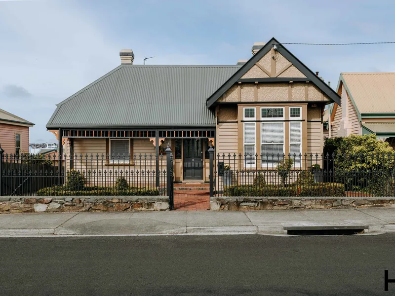 A Home That Bridges Past And Present