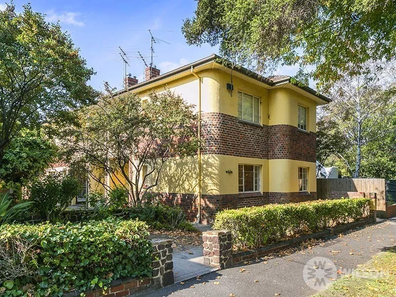 Charming art deco in a picturesque street