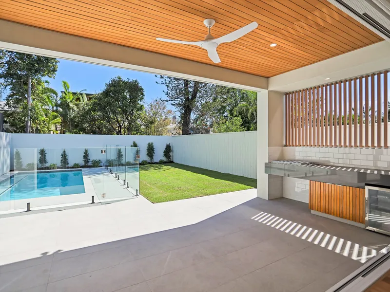 Modern 5 bed Family home with Pool. Brilliant location; Churchie, Gabba, CBD