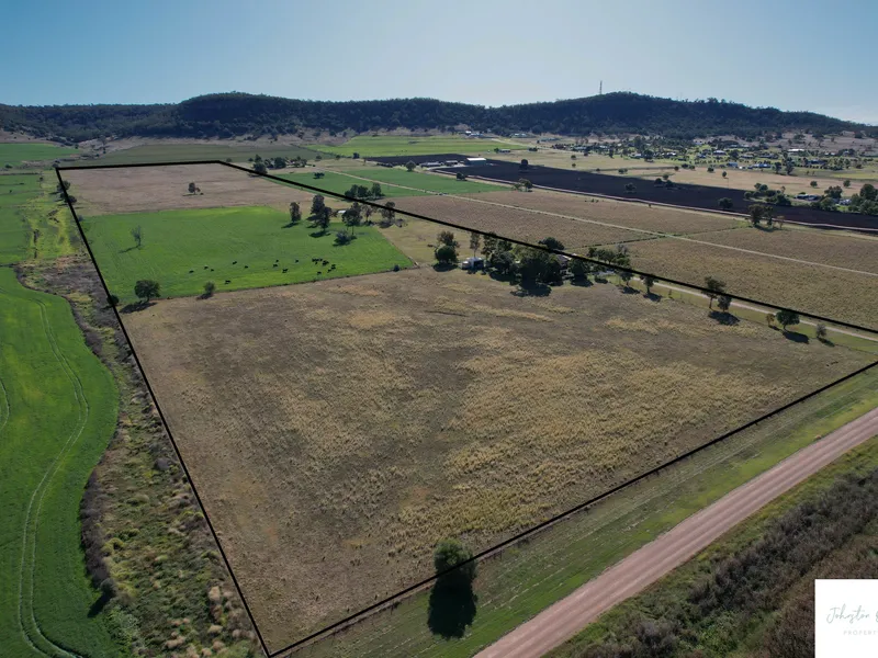 PRODUCTIVE HOBBY FARM LOCATED ON THE EDGE OF TOWN