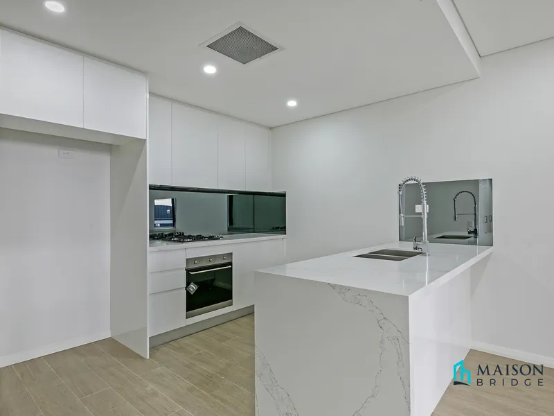 Near New 2 Bedroom Apartment With Quiet And Convenient Complex In Epping