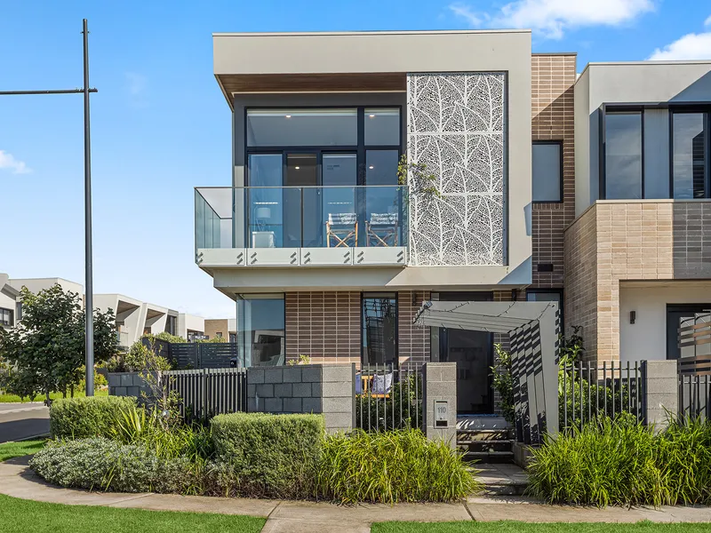 Central waterfront marina location!