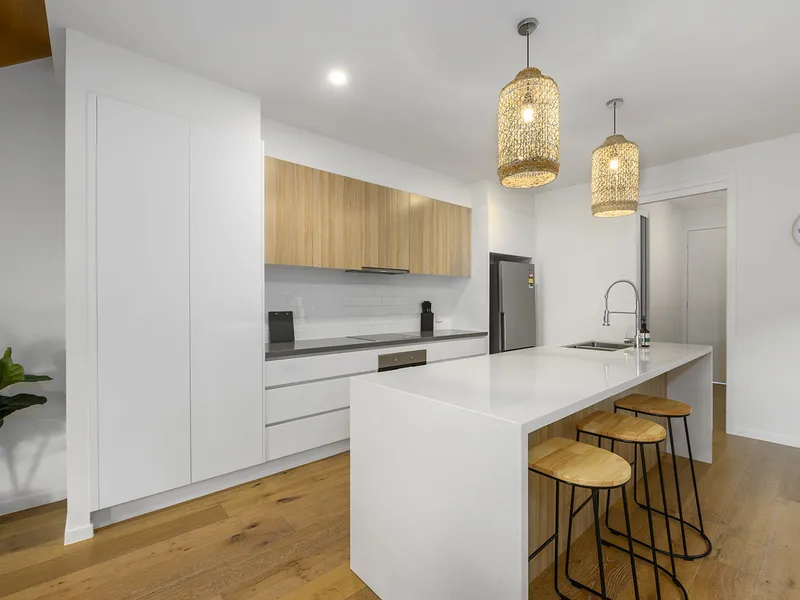 Modern 3 bedroom Duplex- Wifi- Pool & Garden incl
