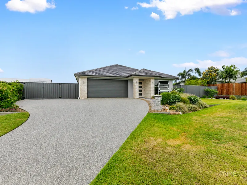 Immaculate home walking distance to Esplanade and Golf Club.