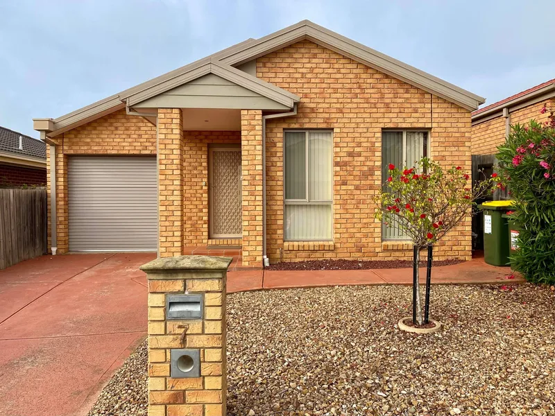 Prestigious Location & Comfortable Living * LONG TERM TENANT WANTED *