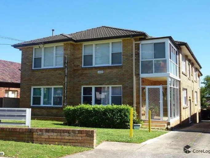 GROUND FLOOR EASY ENTRY WITH LOCK UP GARAGE