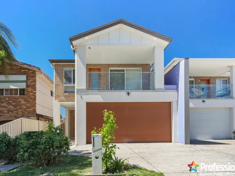 Luxurious Modern 5 Bedroom Double Brick Duplex