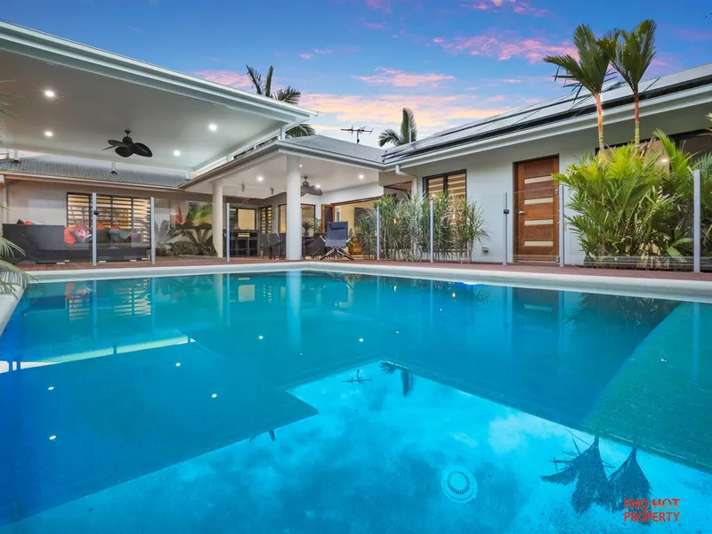 Tropical Pavilion Styled Entertainer!