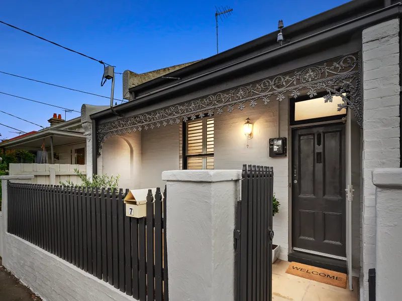 CHARMING BRICK VICTORIAN WITH A NORTH FACING REAR DECKED COURTYARD