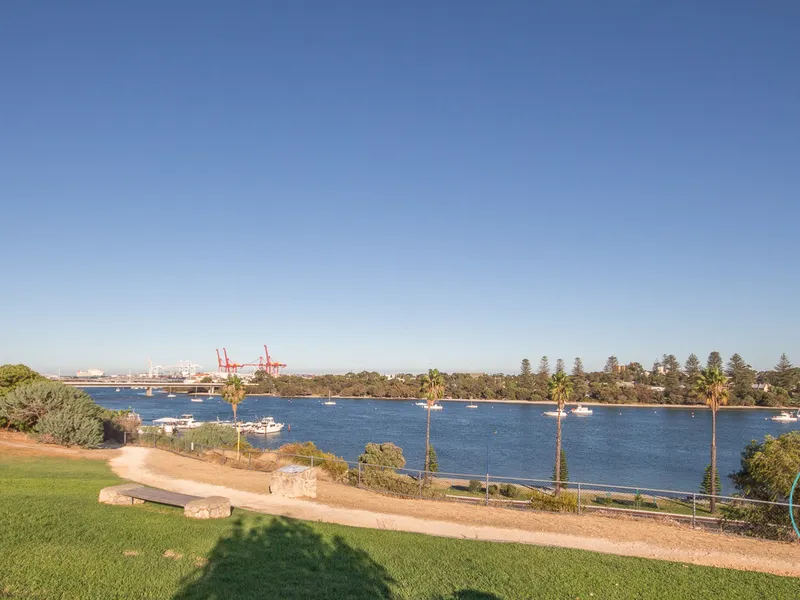 Unit For Rent on The River Edge in East Fremantle