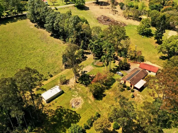 20 CLEAN ACRES 3 MINUTES FROM TOWN