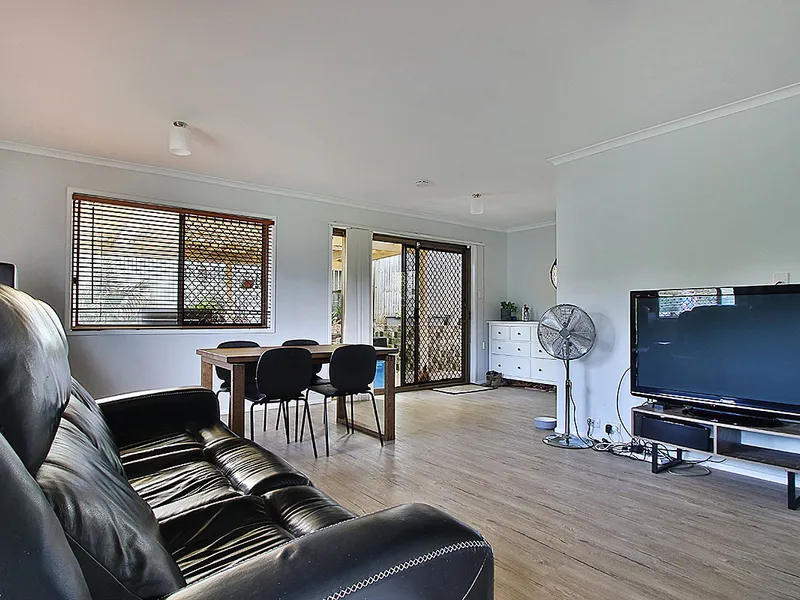 Tidy Three Bedroom home on Peaceful Pender Street