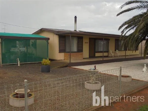 Comfortable Home, Plenty of sheds, 5 minutes to river.