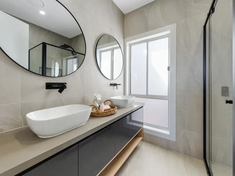 Exceptional inclusions in the heart of a growing western corridor!
